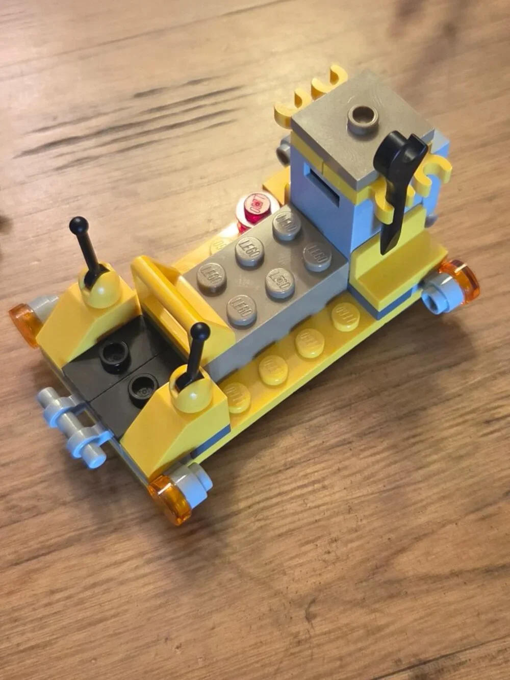 LEGO 75102 Poe's X Wing incomplete